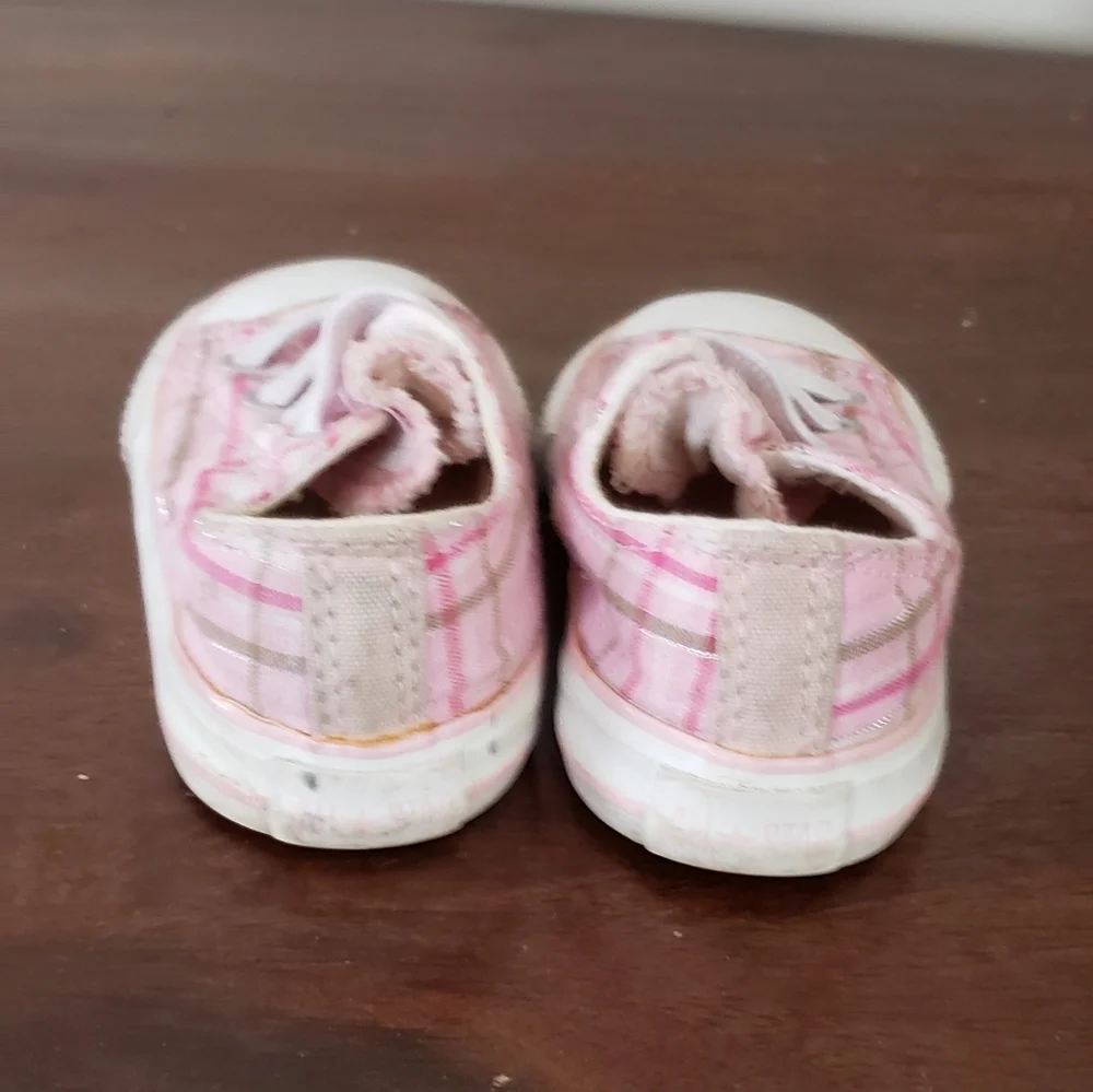 Converse Infant Girl's Sneaker Size 4